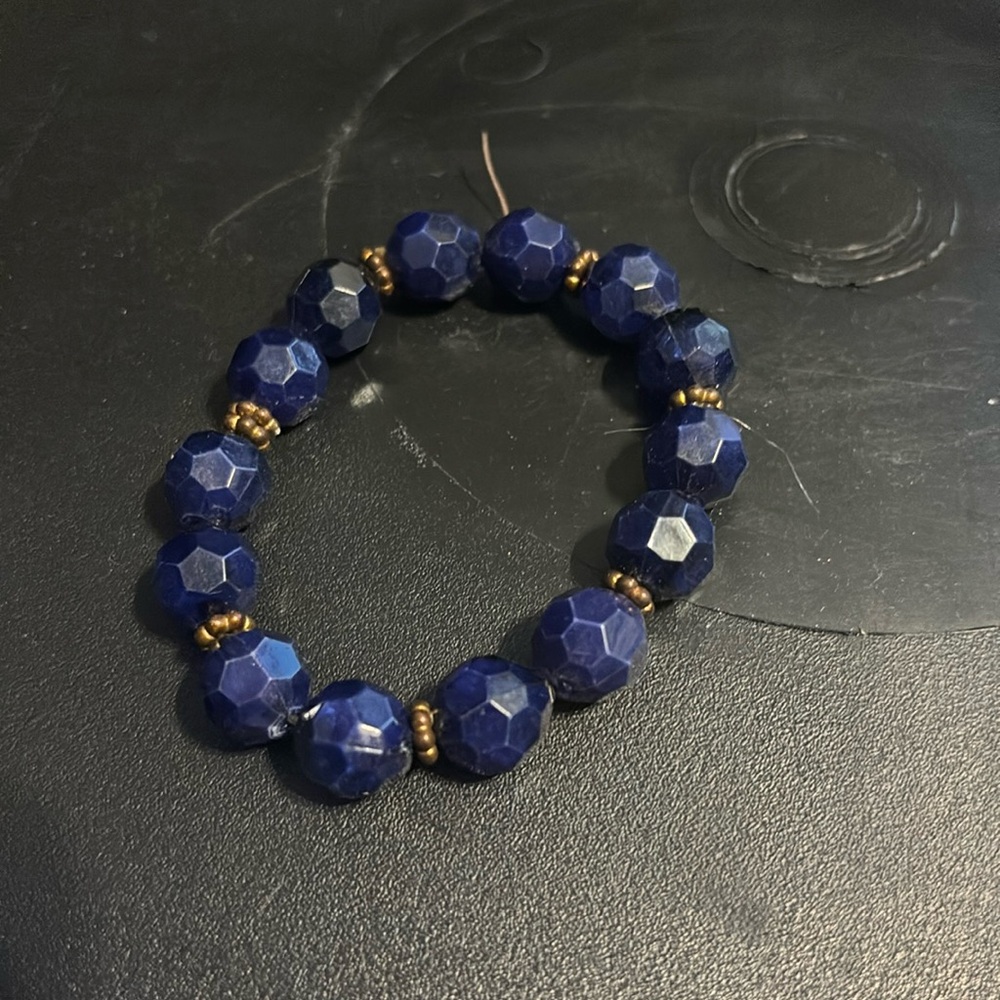 Blue beaded elastic bracelet